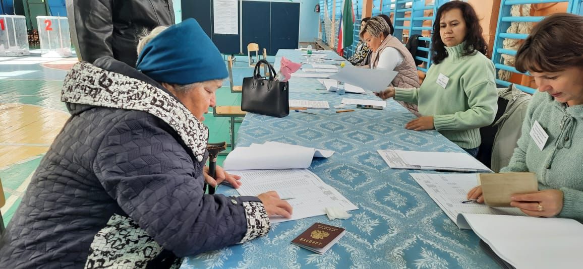 В Азнакаево молодые семьи принимают активное участие в выборах