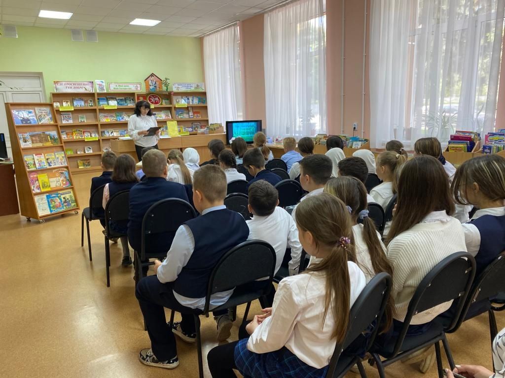 Азнакай китапханәсендә бөек язучы Л. Н. Толстойның 195 еллык юбилеена багышланган чара узды