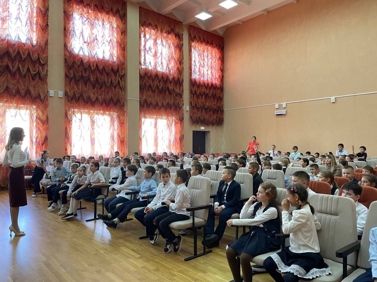 Для азнакаевских школьников провели тематическую беседу о безопасности дорожного движения