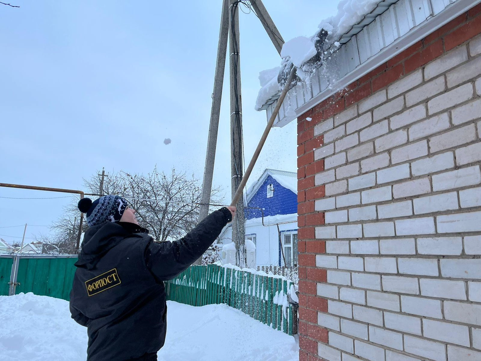 Молодежь Татарстана активно оказывает помощь жителям республики в борьбе со снегопадом