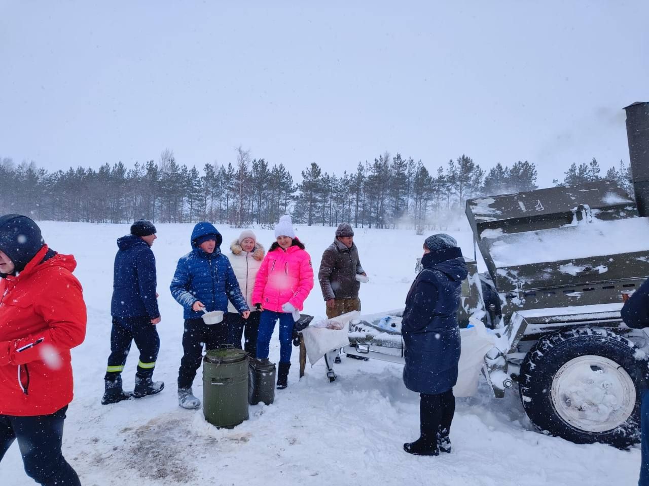 Молодежь Татарстана активно оказывает помощь жителям республики в борьбе со снегопадом