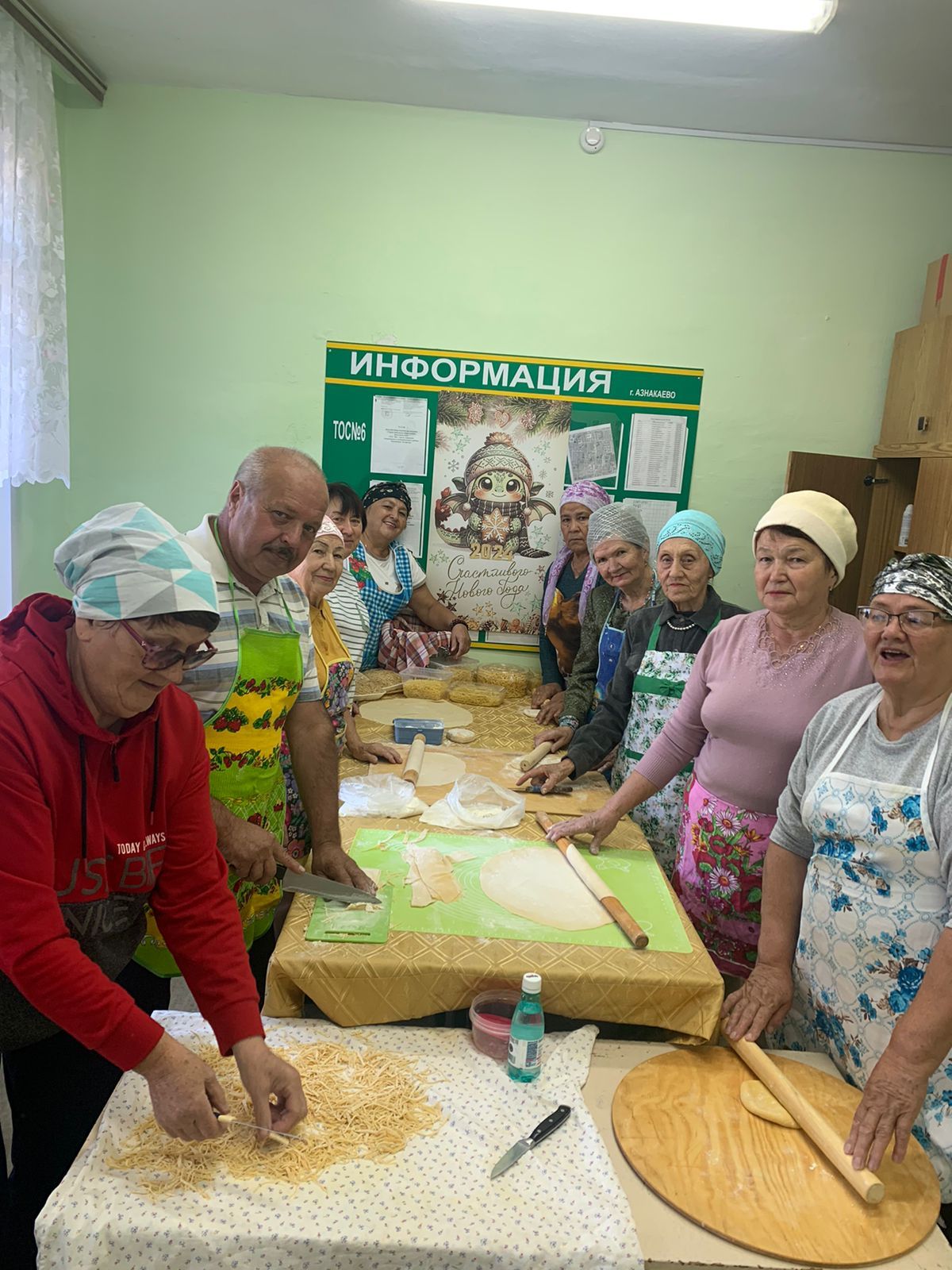 Азнакаевские общественники приготовили очередную партию домашней лапши для солдат