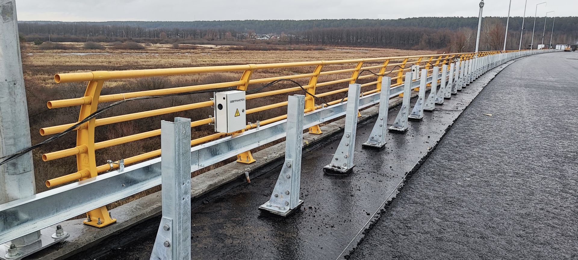 На мосту через Каму приступили к устройству автоматического противогололедного комплекса