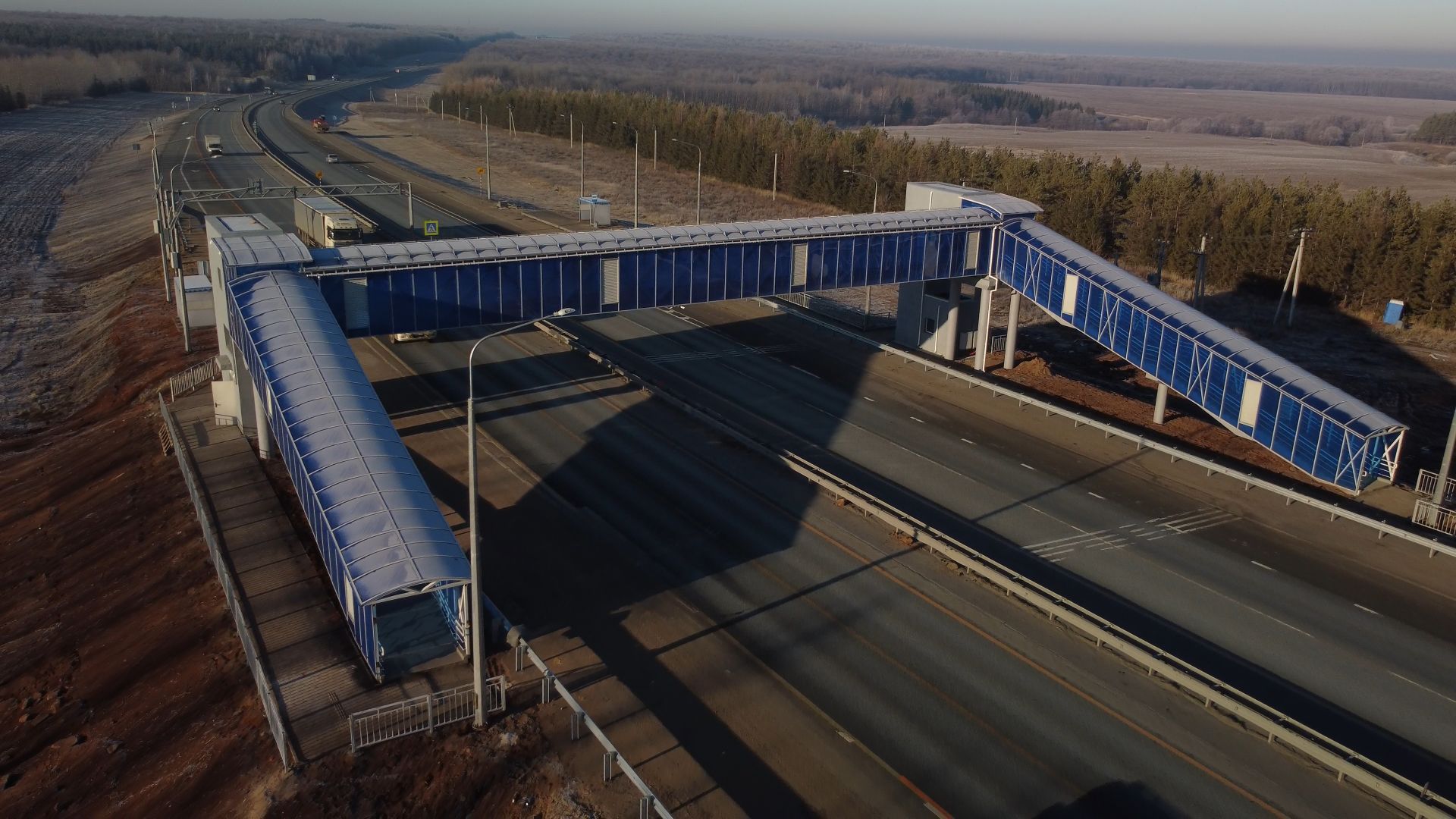 В Татарстане на трассе М-7 «Волга» завершено строительство четырех надземных пешеходных переходов