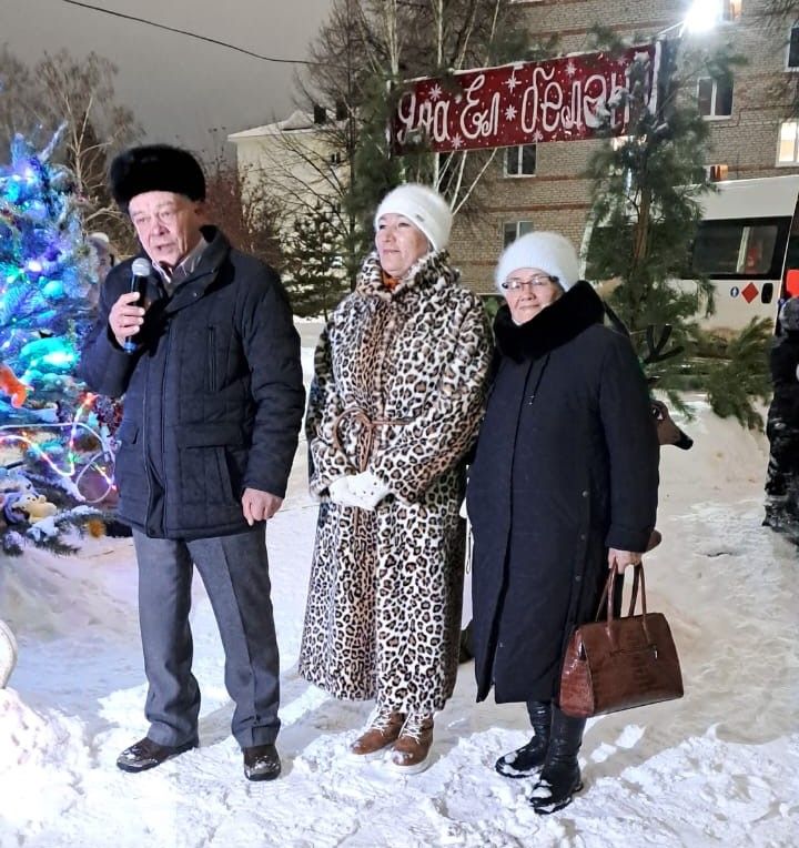 В Азнакаево прошел новогодний праздник двора