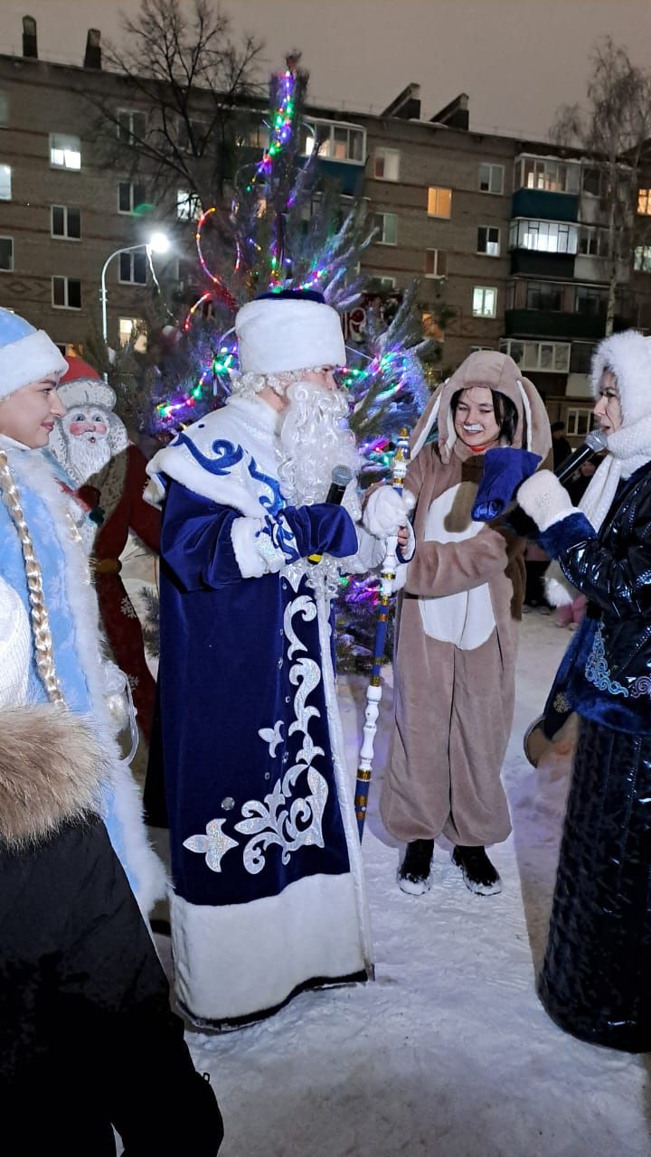 В Азнакаево прошел новогодний праздник двора