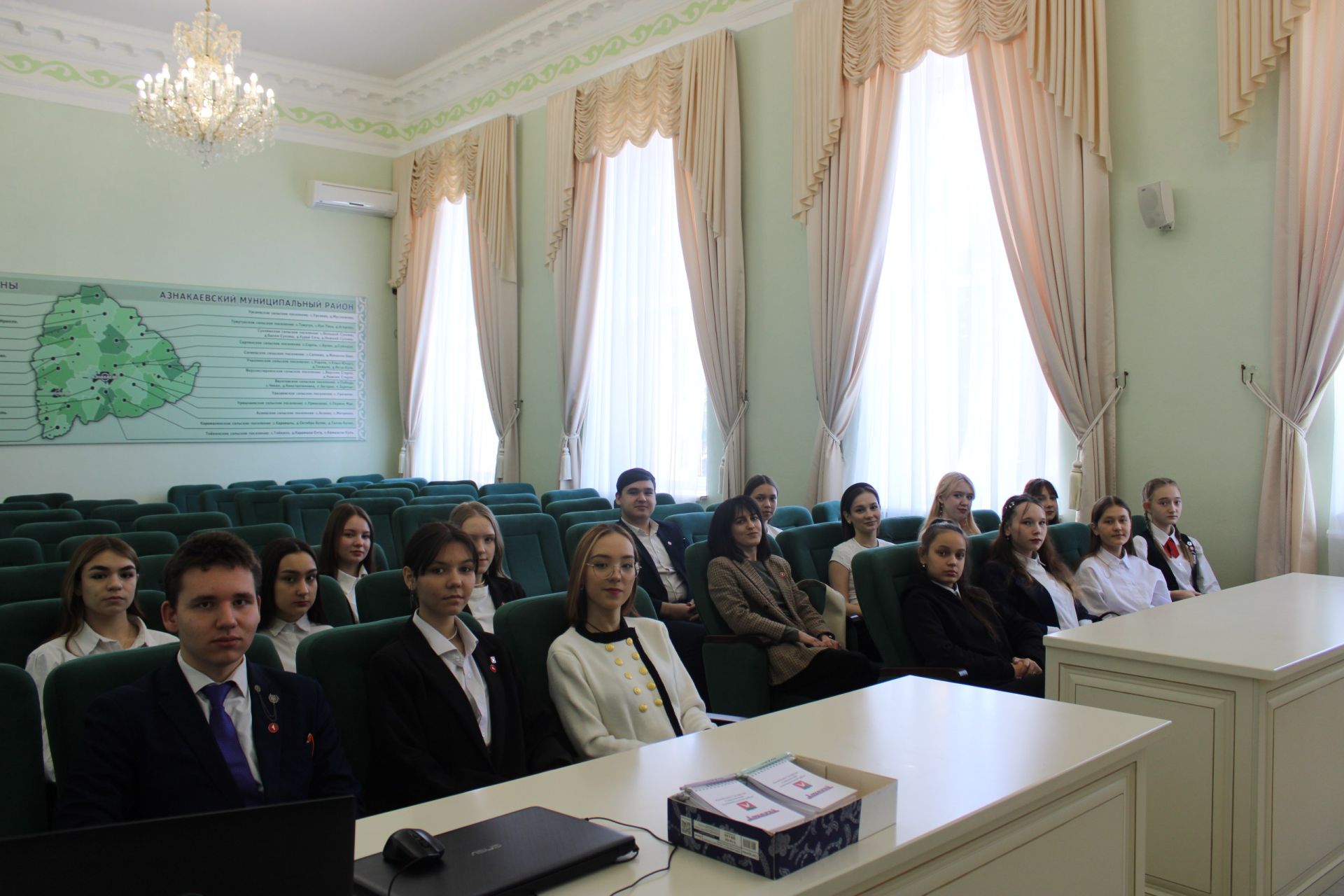 В Азнакаево прошло заседание совета «Движения Первых» с участием главы Азнакаевского муниципального района