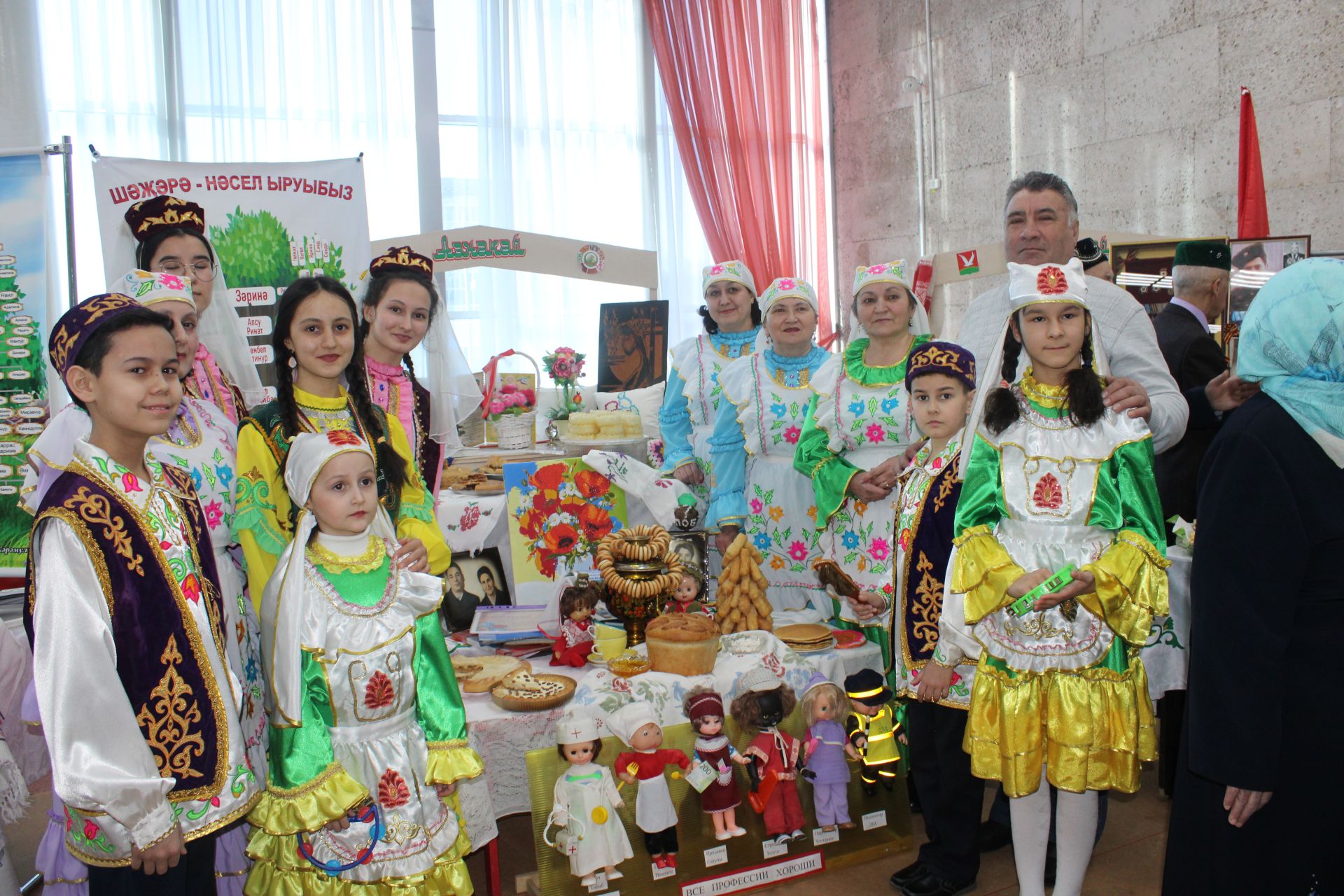 В районно-городском Дворце культуры прошел муниципальный этап фестиваля родословных «Эхо веков в истории семьи»