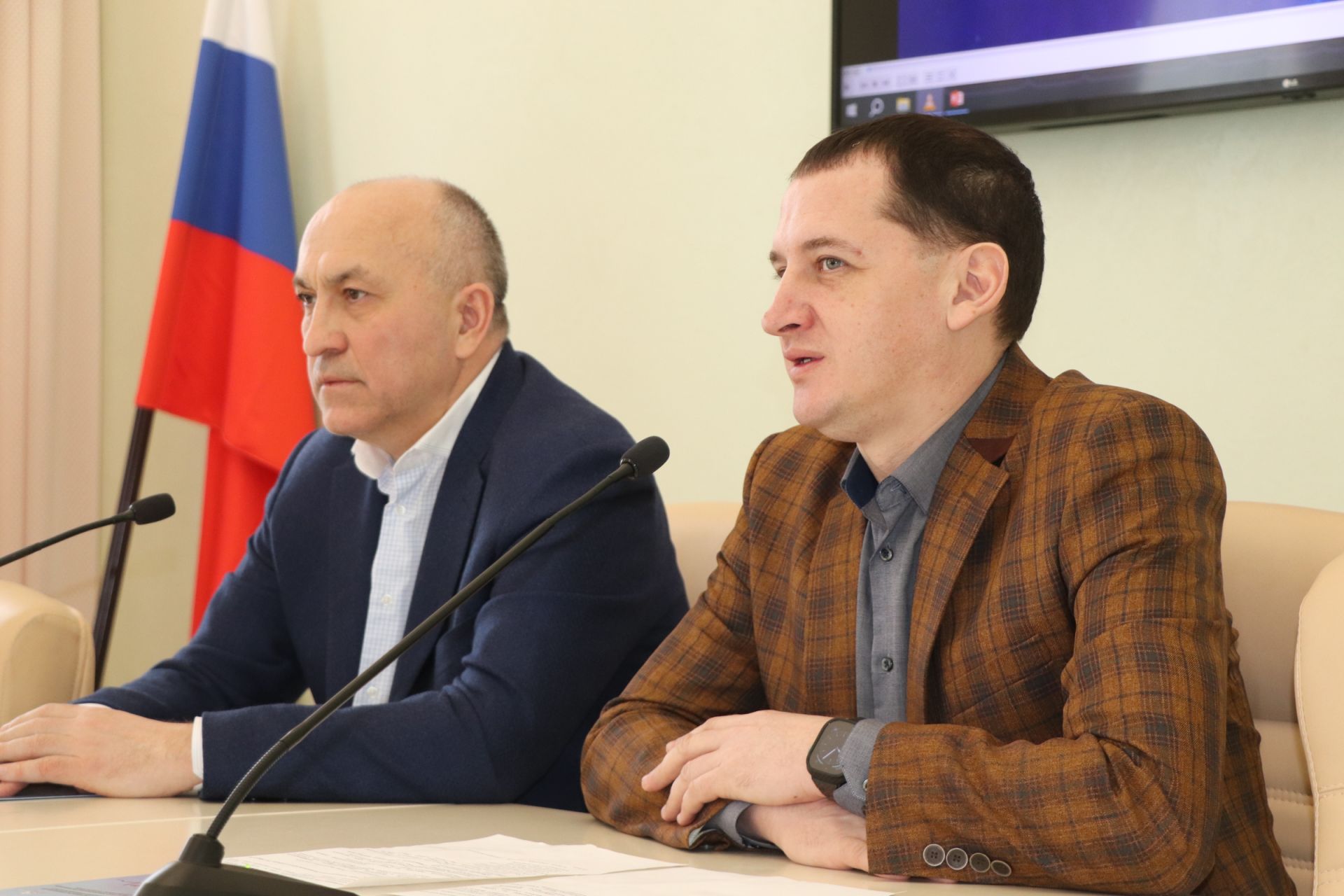 Медицина белгечлеге алучы студентлар район җитәкчеләре белән очрашты