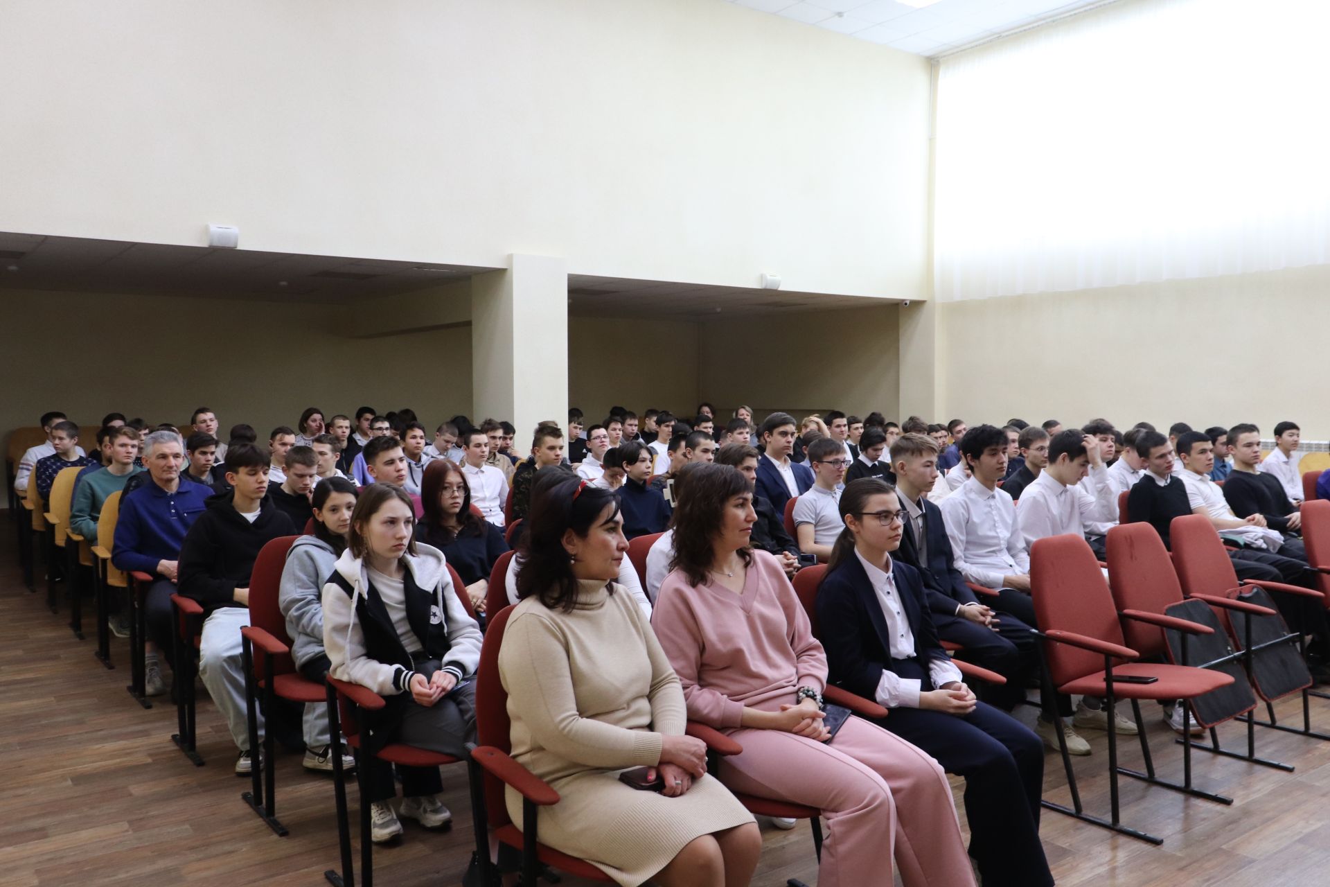 В Азнакаевском политехническом техникуме прошел парламентский урок