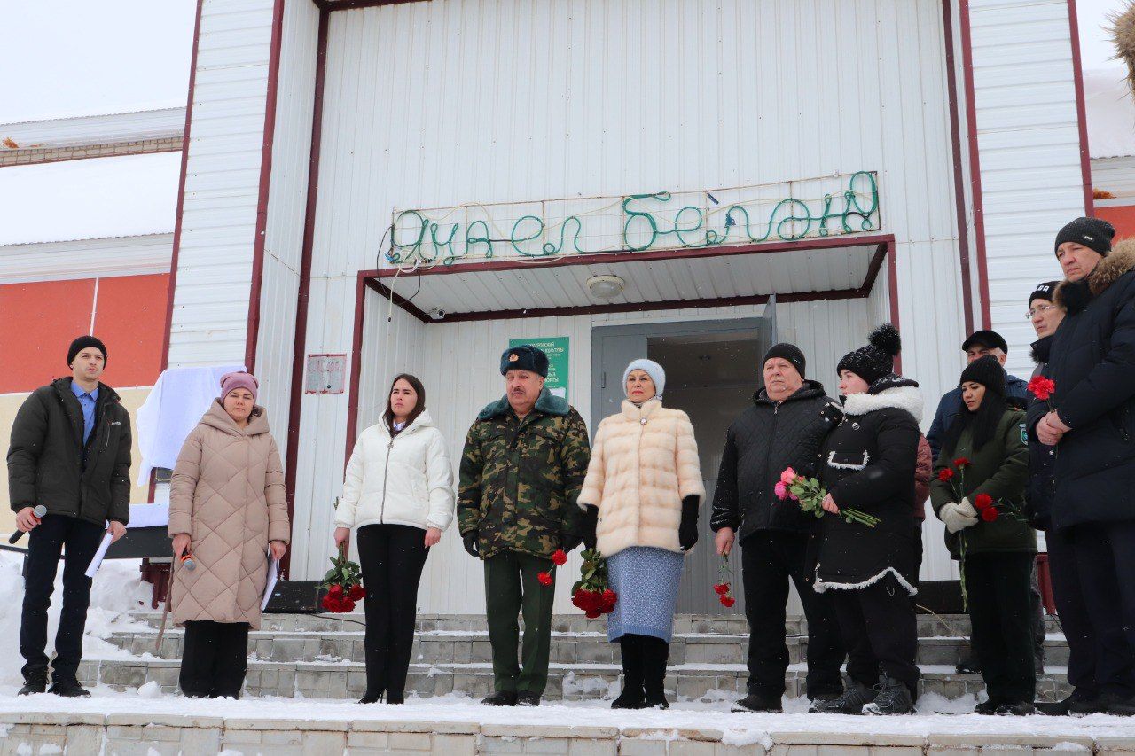 В Азнакаево открыли памятную доску нашему Герою