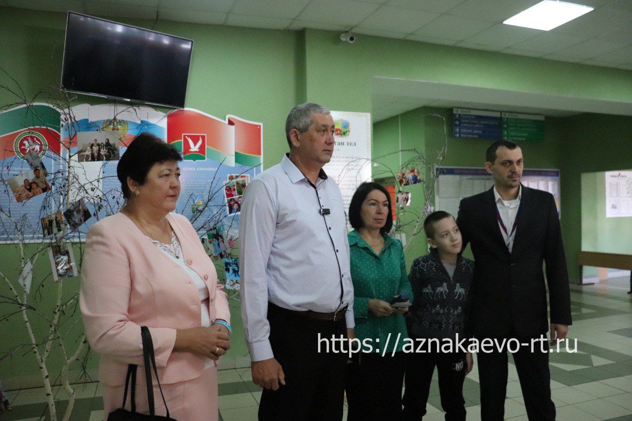 В Азнакаево проголосовала династия учителей
