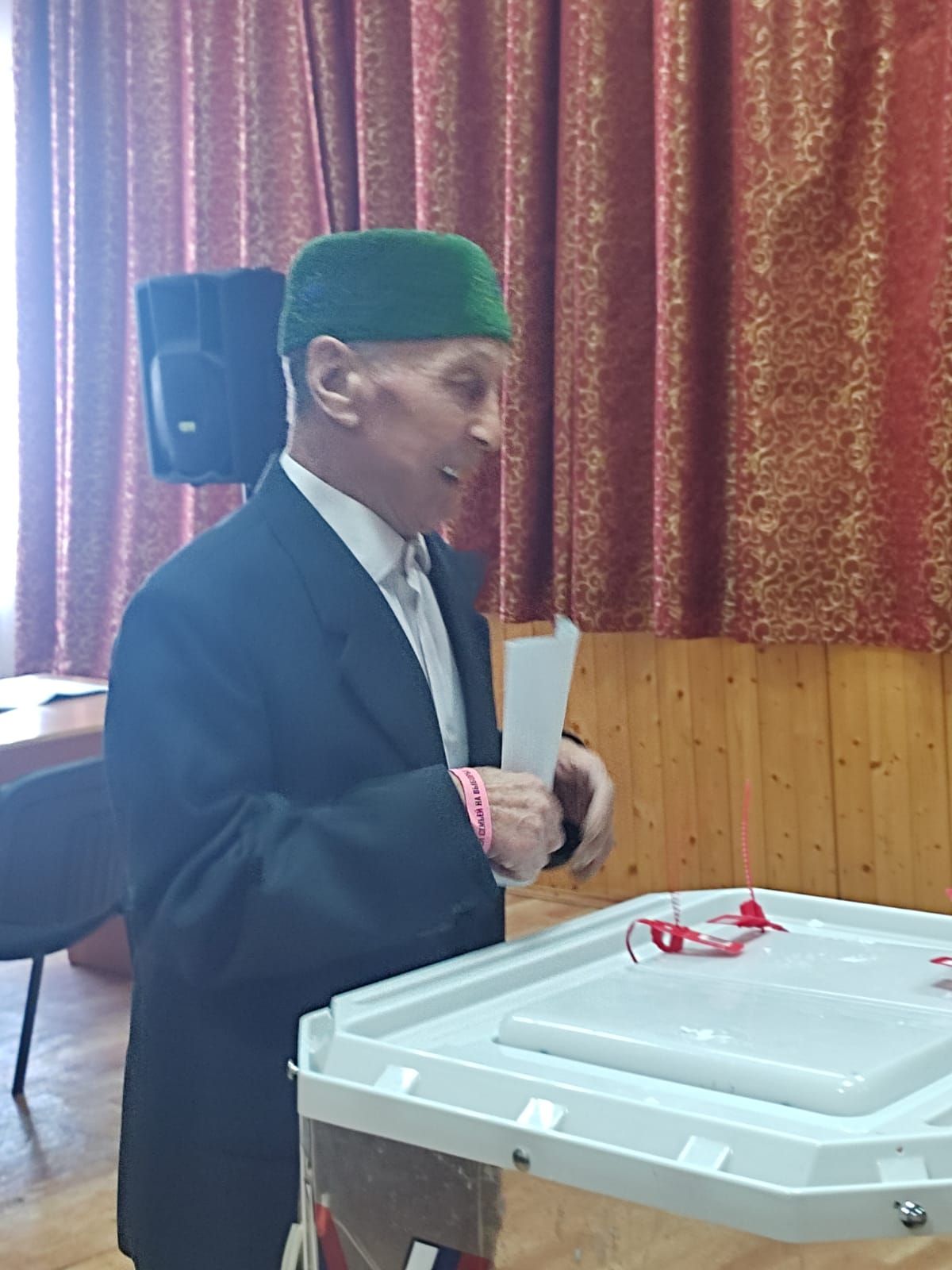 Латыйповлар гаиләсе килеп кергәч, Азнакай районы  Мәндәй авылы сайлау участогы  аеруча җанланып алды