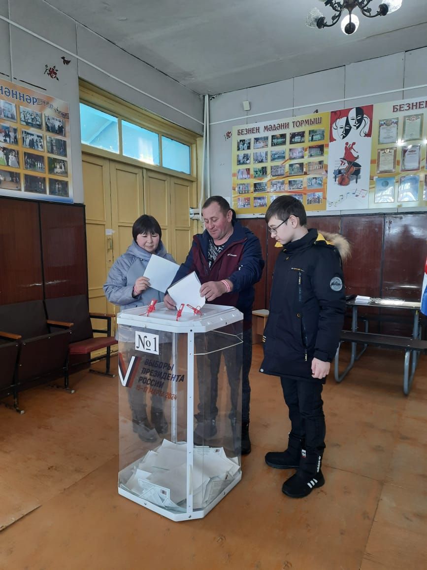 Татшуган авылында сайлау оешкан төстә бара