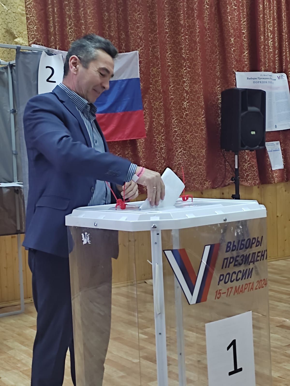 Латыйповлар гаиләсе килеп кергәч, Азнакай районы  Мәндәй авылы сайлау участогы  аеруча җанланып алды