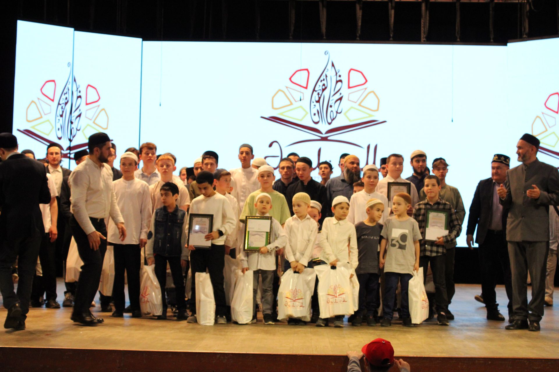 В Азнакаево проходит конкурс чтецов Корана наизусть