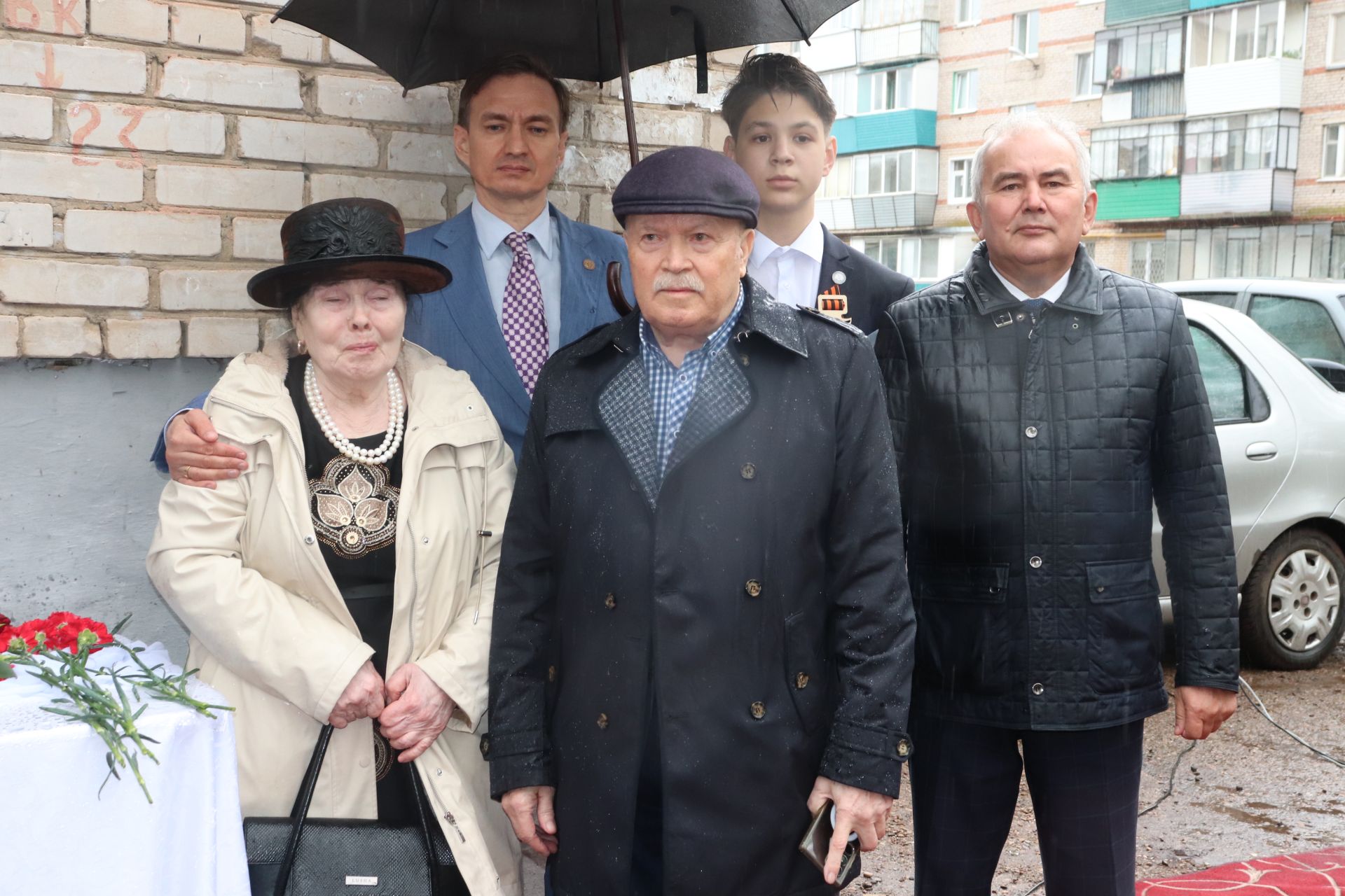 Азнакайда Нур Әхмәдиев яшәгән йортта истәлек тактасы ачу тантанасы булды