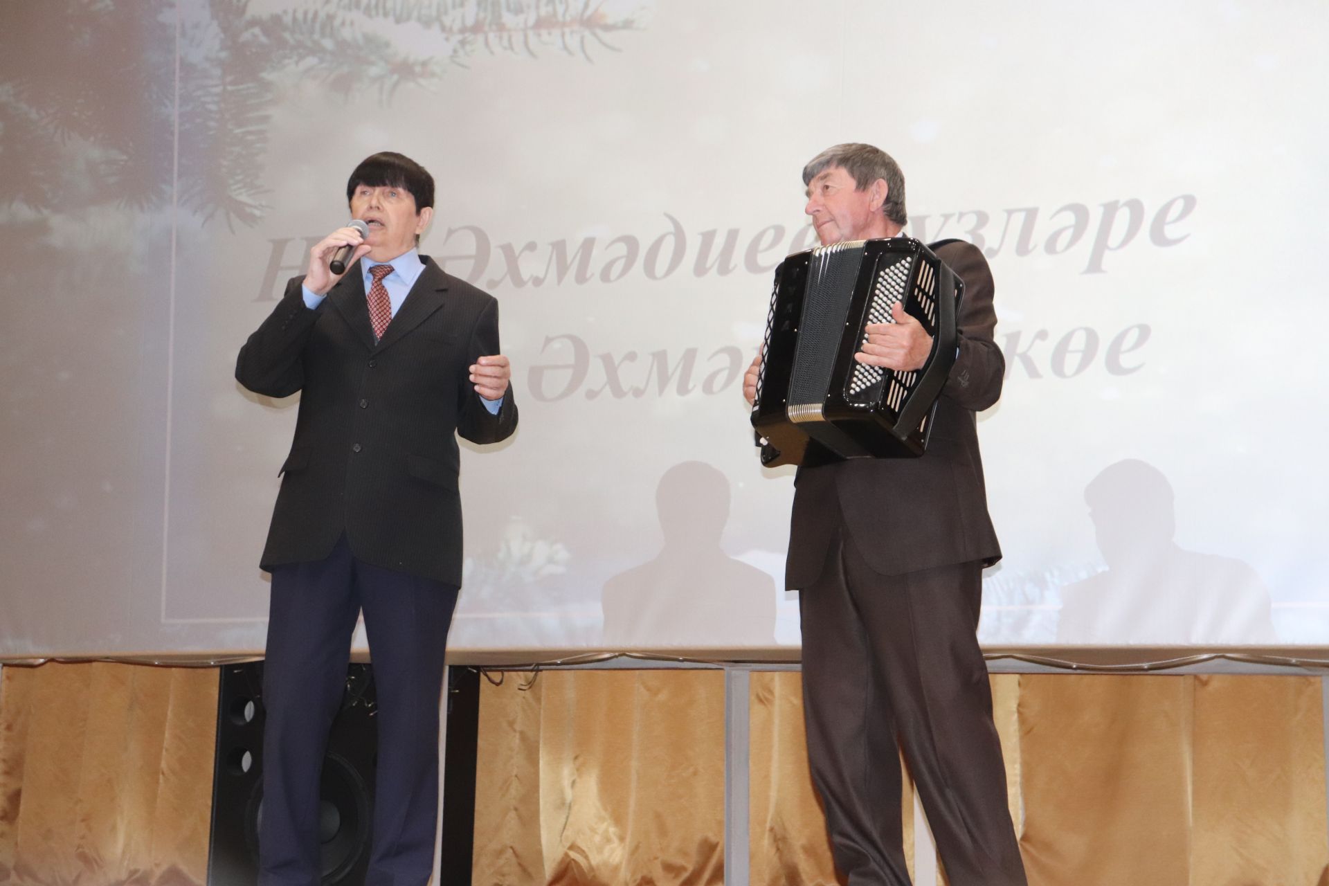 Азнакайда Нур Әхмәдиев яшәгән йортта истәлек тактасы ачу тантанасы булды