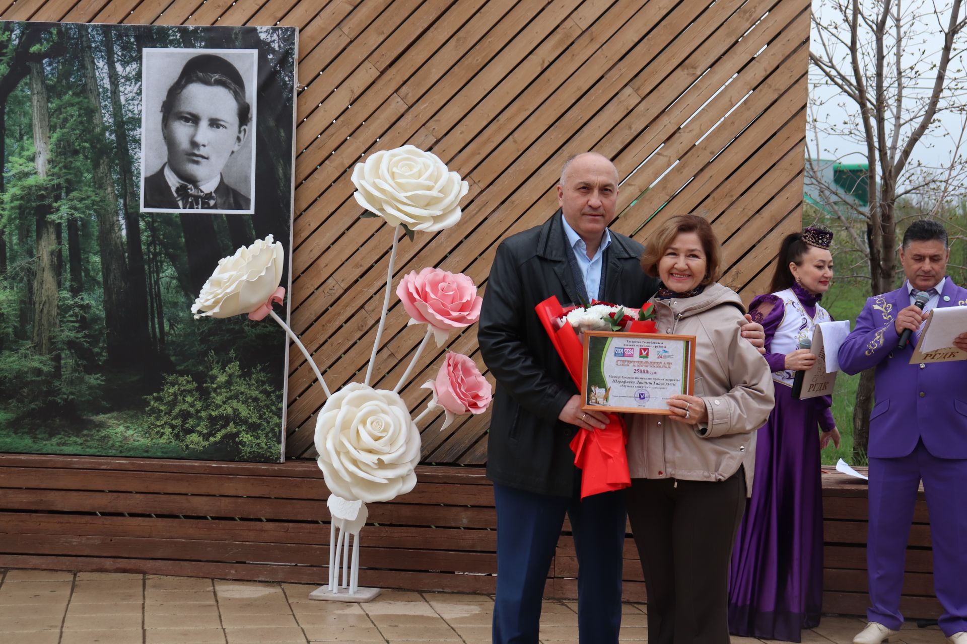 Азнакай  шәһәре Тарсус паркында бөек шагыйребез Габдулла Тукай һәйкәле янында зур бәйрәм узды