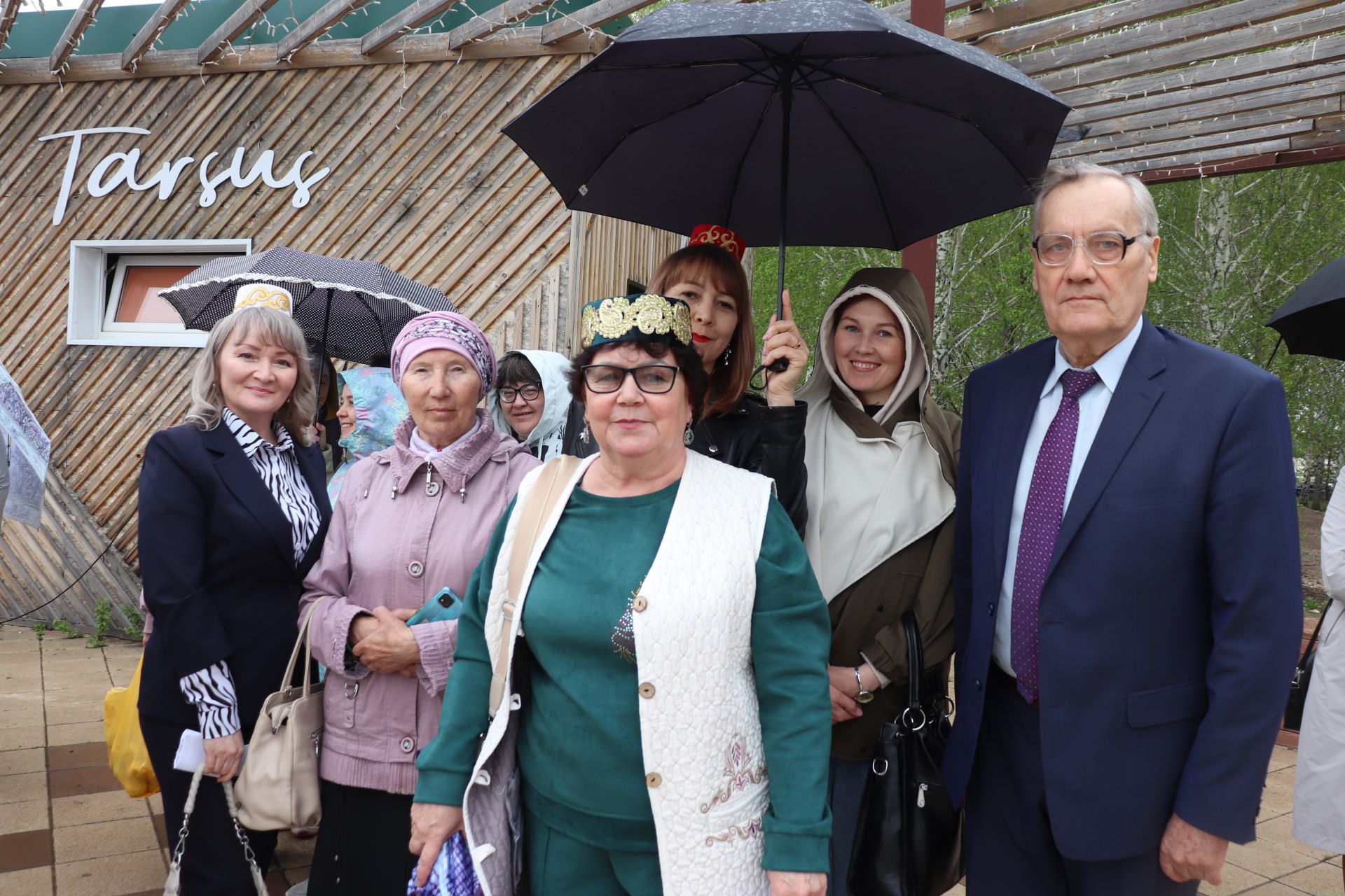 Азнакай  шәһәре Тарсус паркында бөек шагыйребез Габдулла Тукай һәйкәле янында зур бәйрәм узды