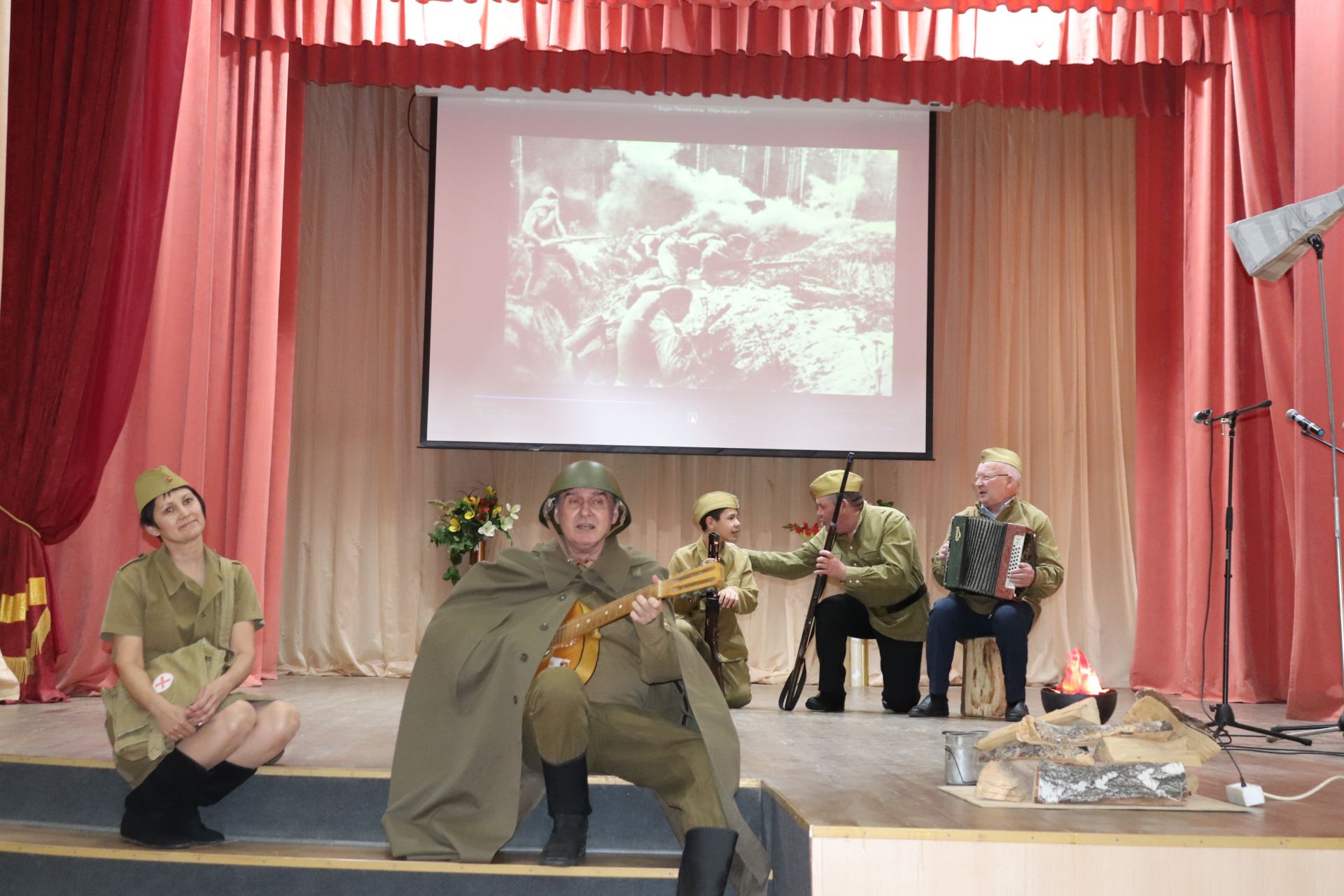25 апрель көнне Балалар иҗаты үзәгендә “Без җыр белән җиңдек дошманны” дип исемләнгән музыкаль кичә узды