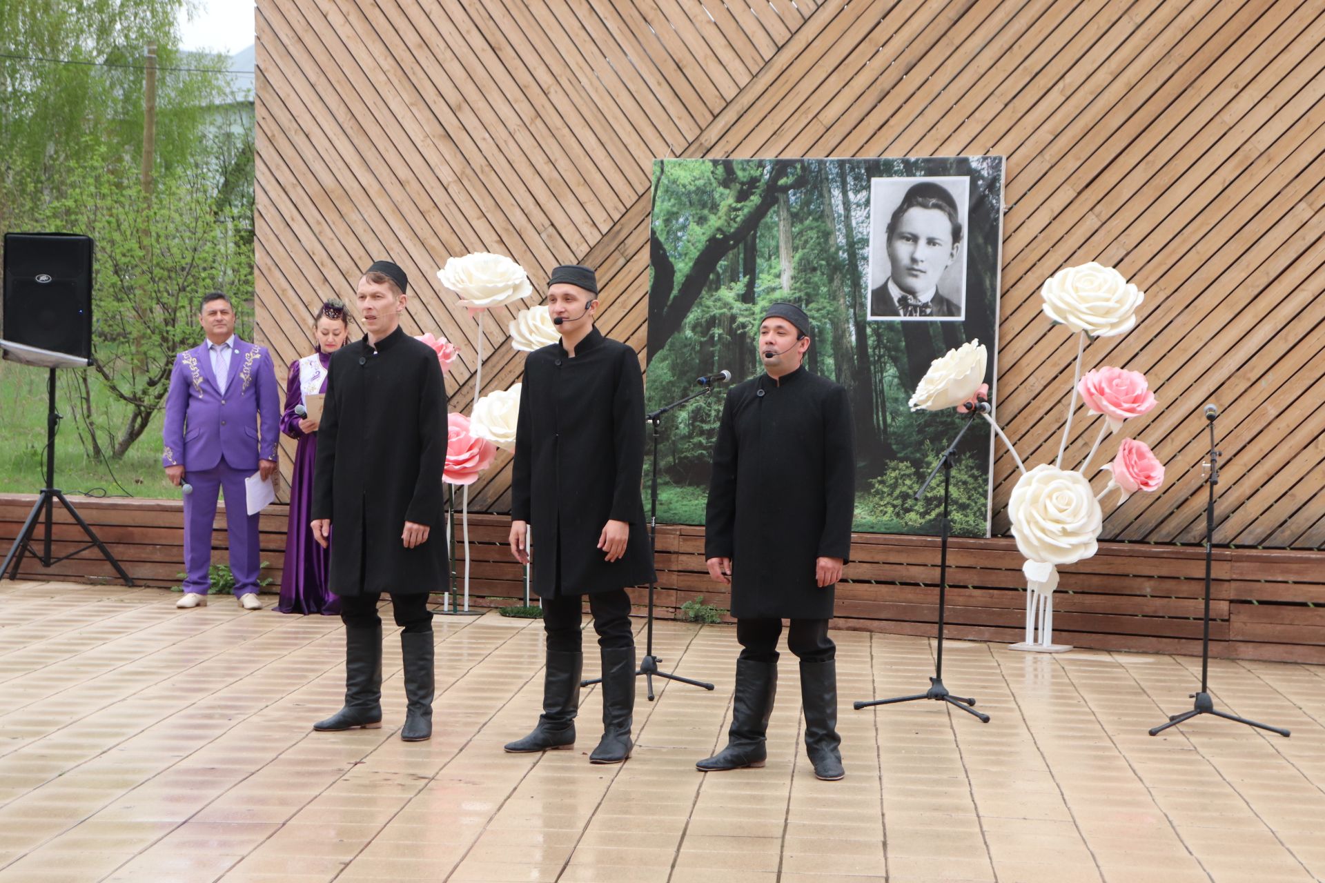 Азнакай  шәһәре Тарсус паркында бөек шагыйребез Габдулла Тукай һәйкәле янында зур бәйрәм узды