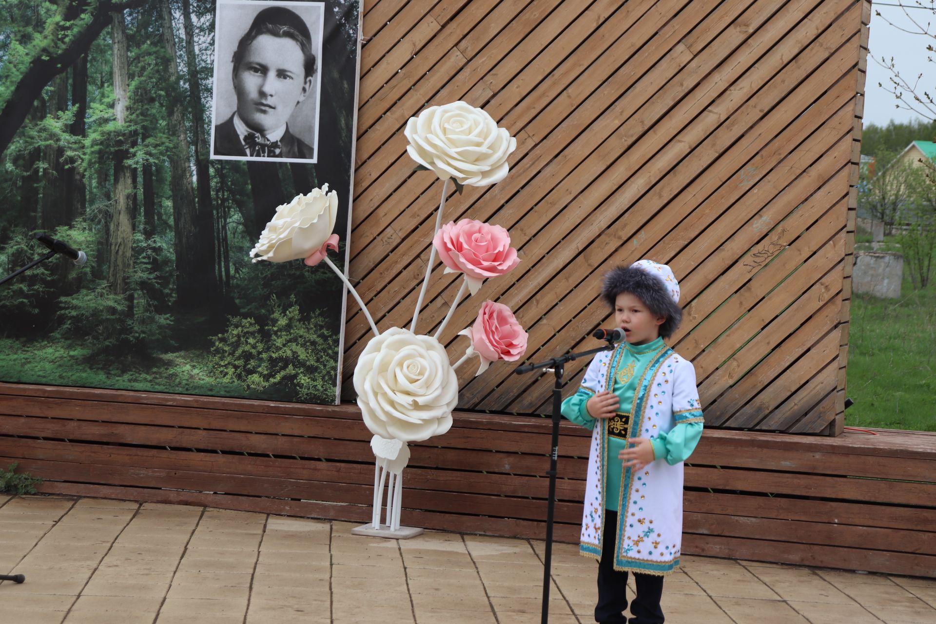 Азнакай  шәһәре Тарсус паркында бөек шагыйребез Габдулла Тукай һәйкәле янында зур бәйрәм узды
