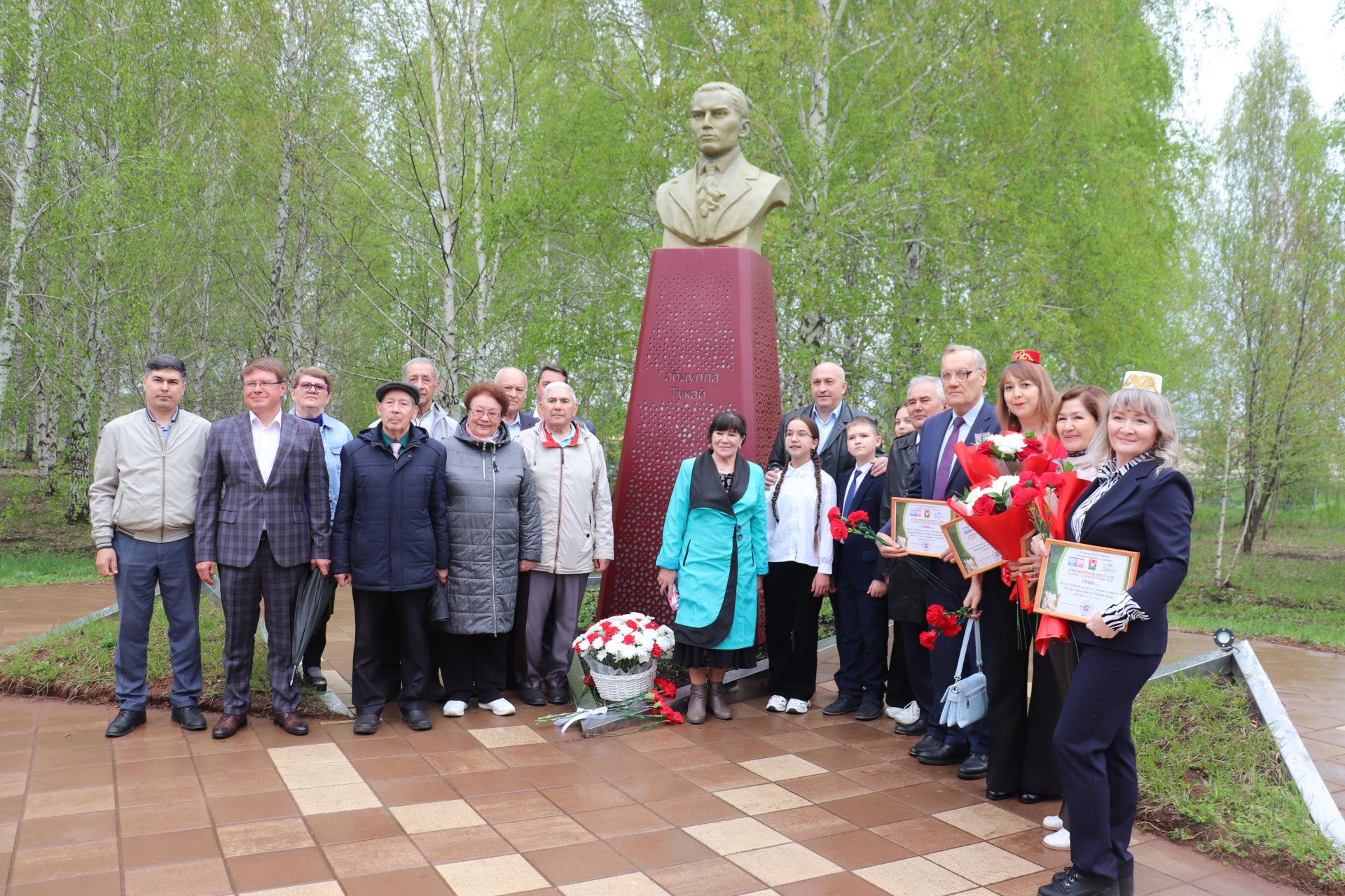 Азнакай  шәһәре Тарсус паркында бөек шагыйребез Габдулла Тукай һәйкәле янында зур бәйрәм узды