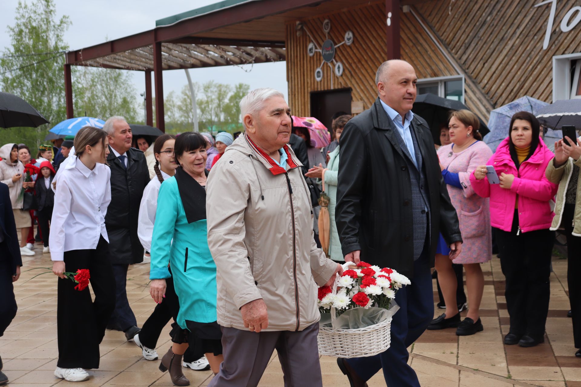 Азнакай  шәһәре Тарсус паркында бөек шагыйребез Габдулла Тукай һәйкәле янында зур бәйрәм узды