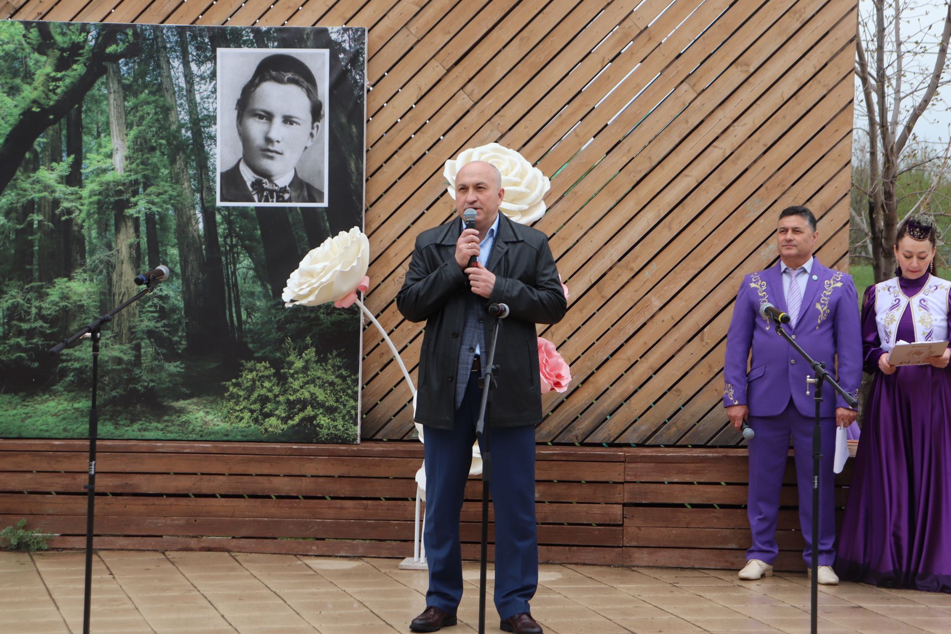 Азнакай  шәһәре Тарсус паркында бөек шагыйребез Габдулла Тукай һәйкәле янында зур бәйрәм узды