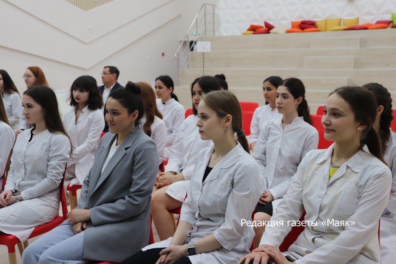Азнакайда медицина студентлары белән очраштылар