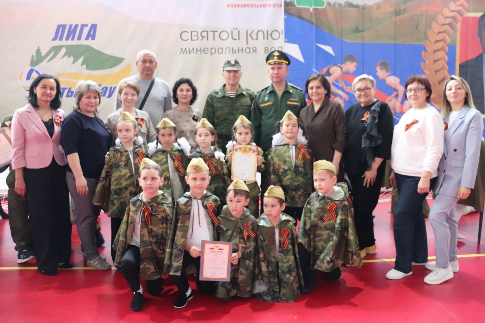 В Азнакаево прошел смотр-конкурс строя и песни среди детей