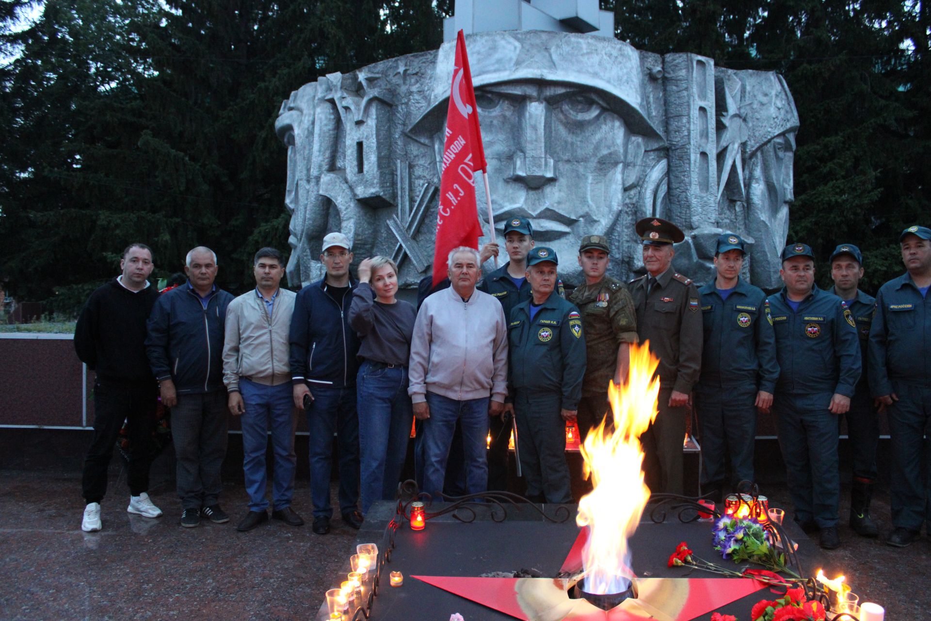 Акция «Свеча  памяти» прошла на пл. Победы г.Азнакаево