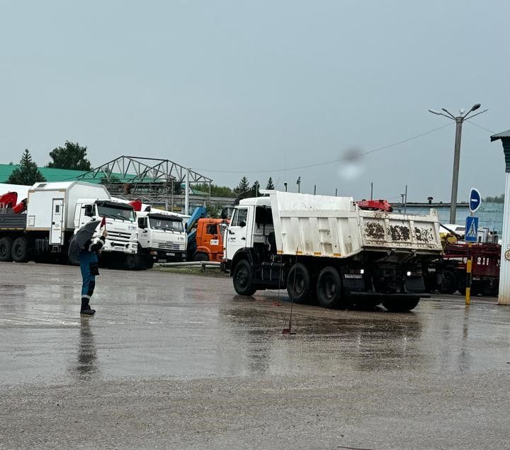 В Азнакаево водители соревновались в профмастерстве