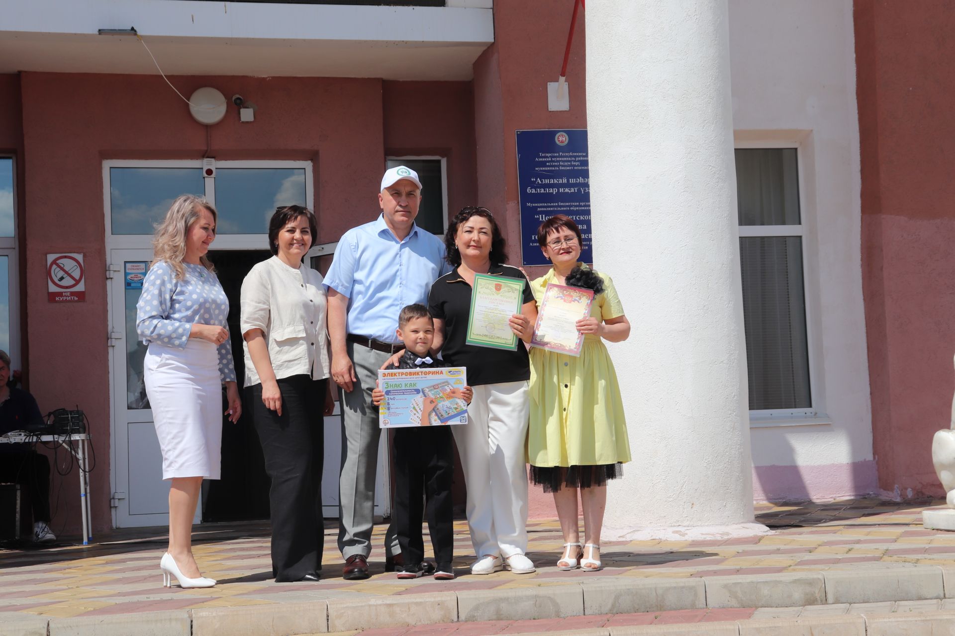 Азнакай йолдызчыклары фестиваль-бәйгесендә җиңүче нәниләр бүләкләнде