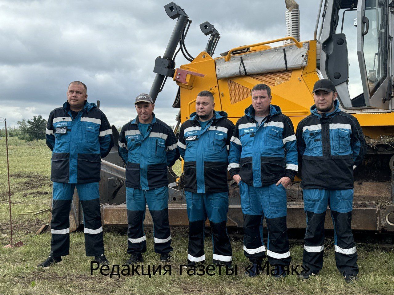 Азнакайда бульдозерчылар арасында бәйге үтте