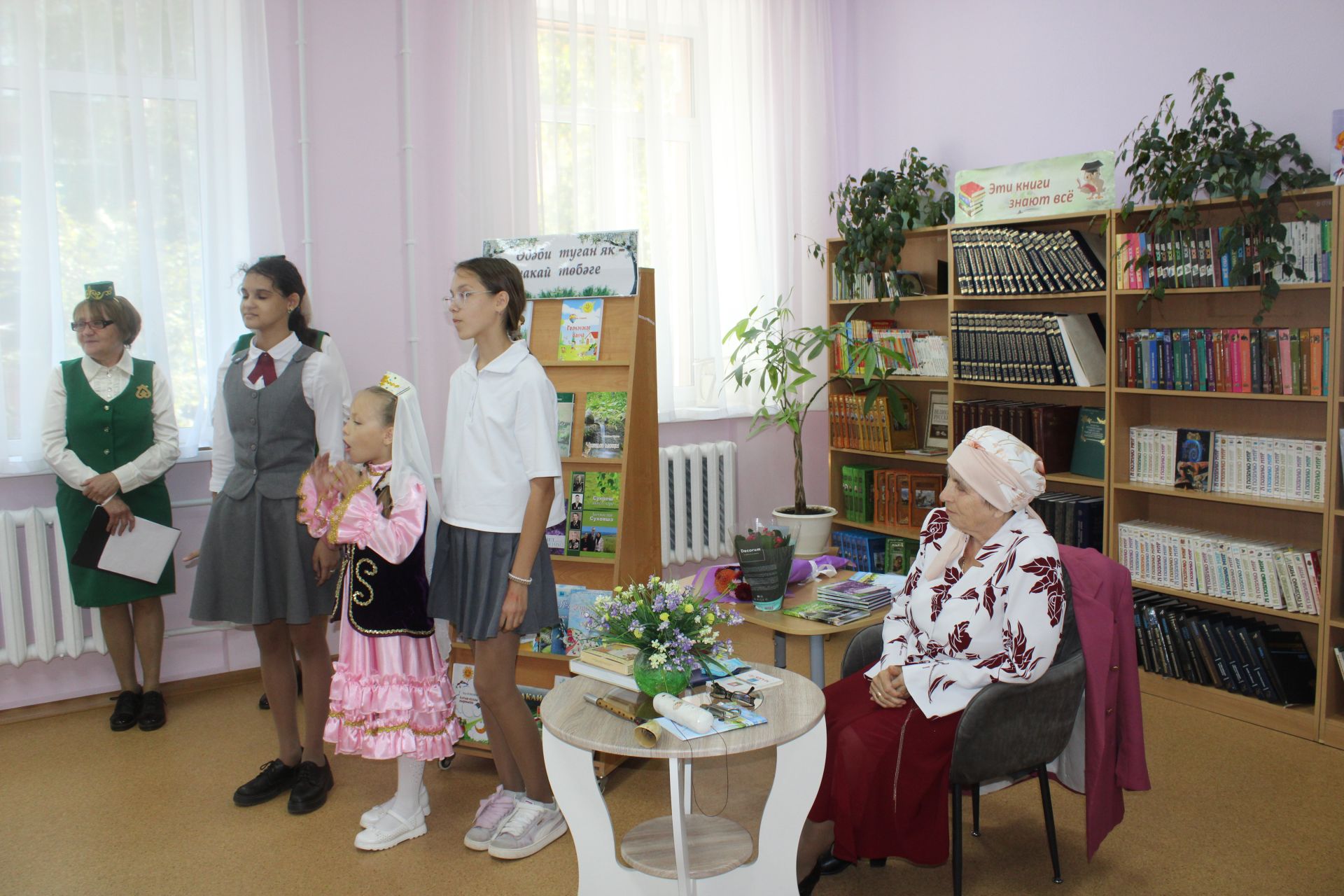 Вышла в свет седьмая книга азнакаевской поэтессы Сарвар Ханиповой