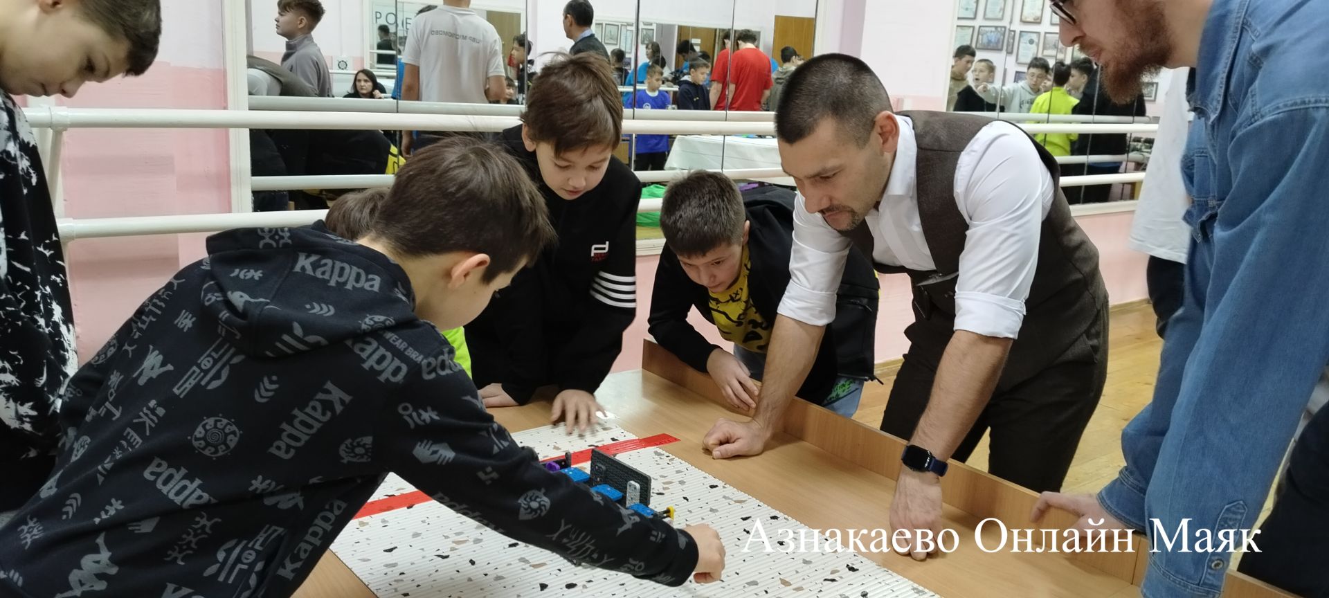 Бүген Азнакайда «РобоБитва» дигән республика ярышлары узды