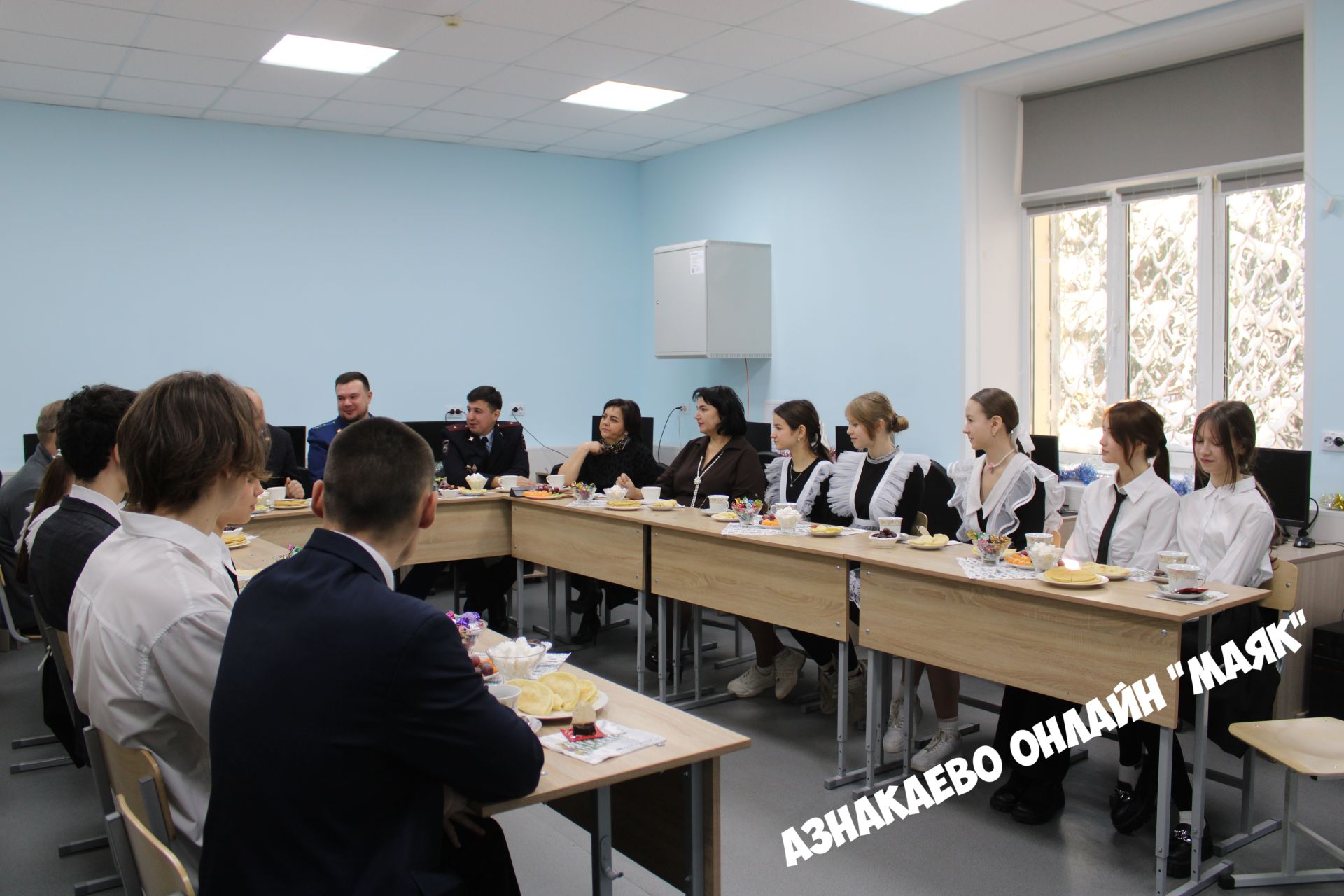 Азнакайда җитәкчеләр һәм мәктәп укучылары намуслылык кыйммәтләре турында фикер алыштылар