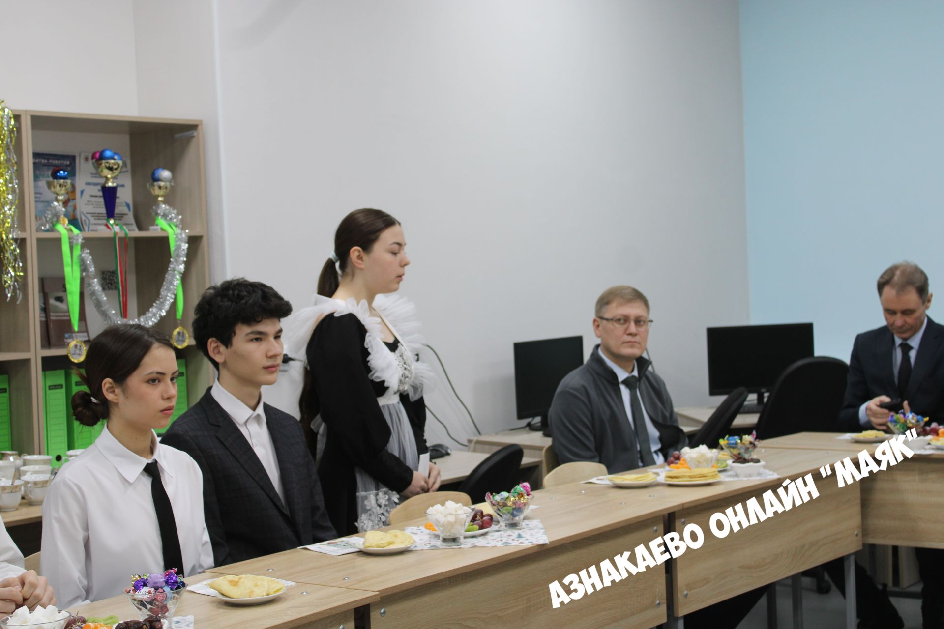 Азнакайда җитәкчеләр һәм мәктәп укучылары намуслылык кыйммәтләре турында фикер алыштылар