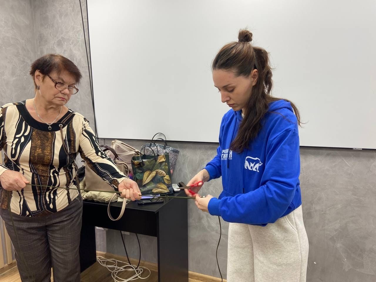 Волонтеры Азнакаево сплели «Браслеты жизни» для защитников Отечества