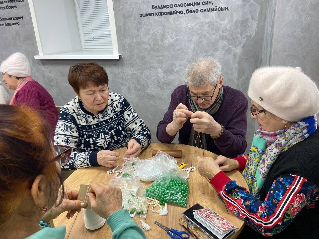 Волонтеры Азнакаево сплели «Браслеты жизни» для защитников Отечества