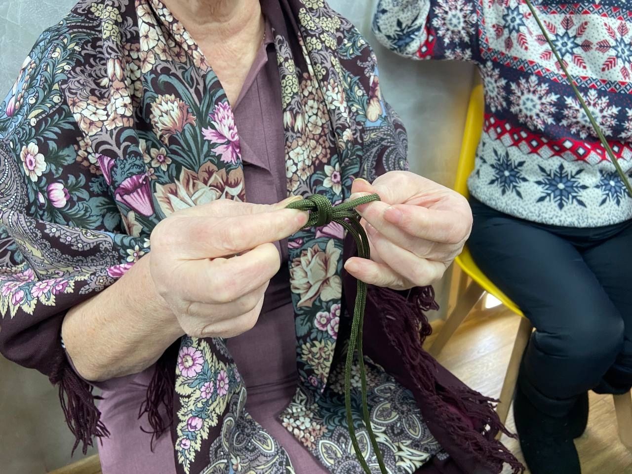 Волонтеры Азнакаево сплели «Браслеты жизни» для защитников Отечества