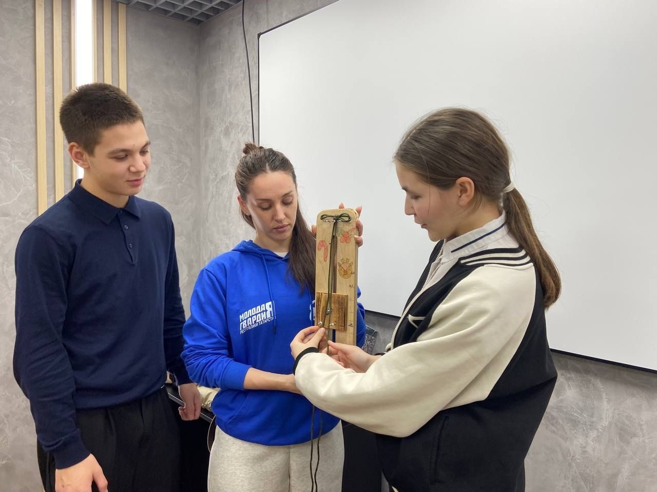 Волонтеры Азнакаево сплели «Браслеты жизни» для защитников Отечества