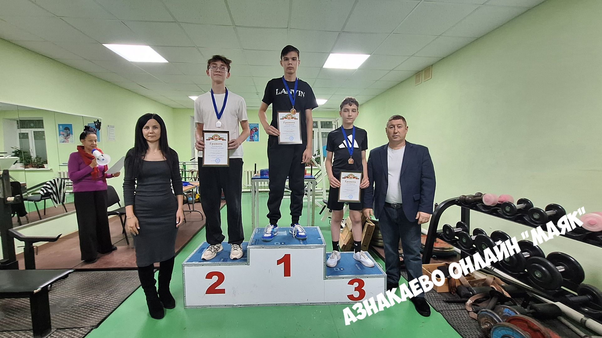 Азнакайда армрестлинг буенча ярышлар узды