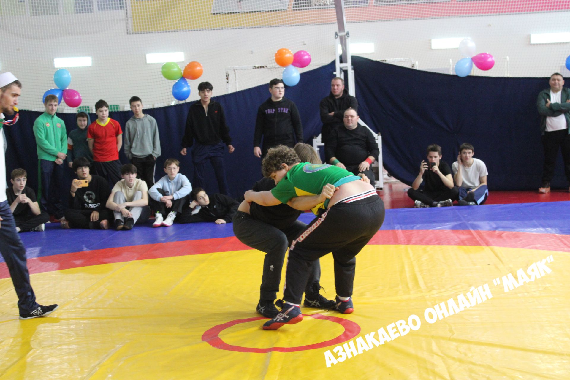 В Азнакаево проходит турнир по борьбе на Кубок главы района