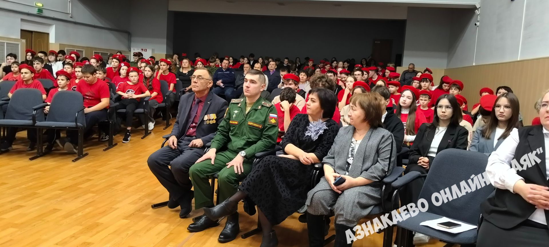 Азнакайда «Юнармия» яшүсмерләр иҗтимагый хәрәкәтенә йөрүче балалар катнашында Фестиваль узды