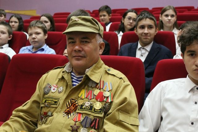 В Азнакаеве почтили память героев Отечества