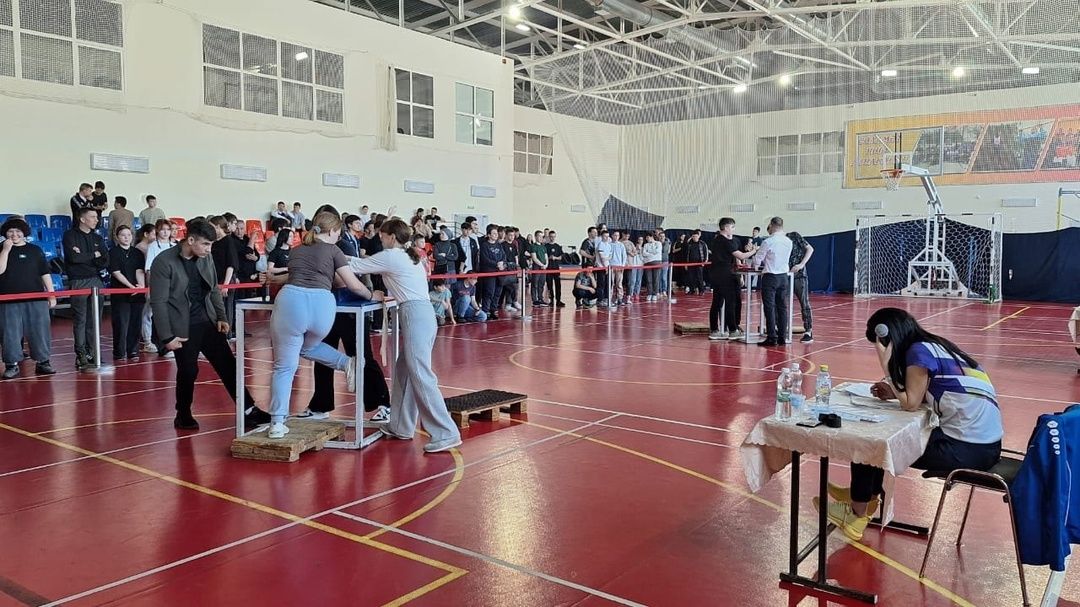 Районный турнир по армрестлингу на Кубок Федерации прошёл в «Чатыр-Тау Арене»