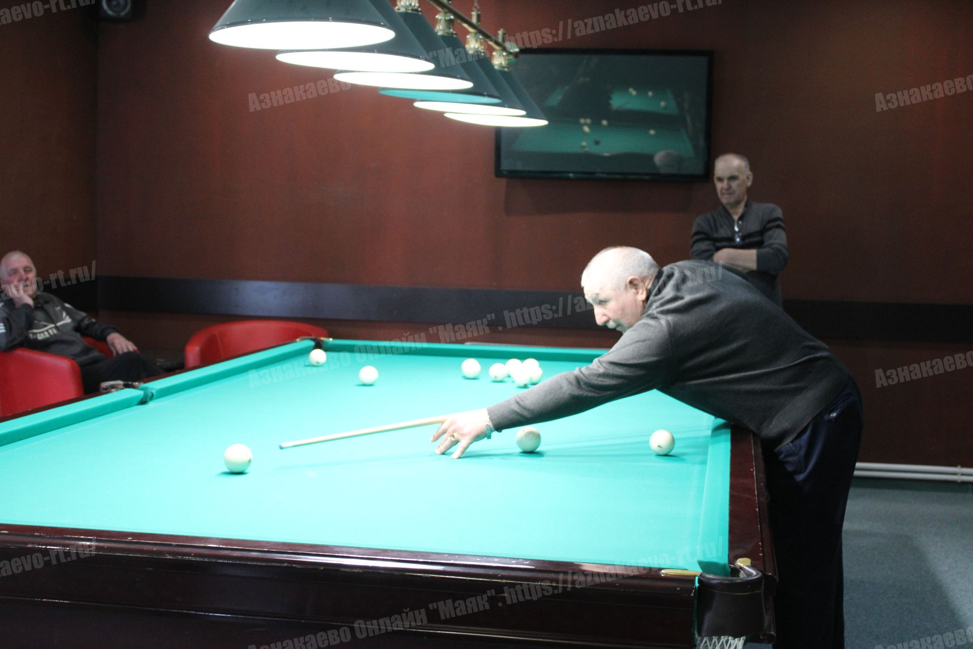 В Азнакаево прошел бильярдный турнир среди старшего поколения